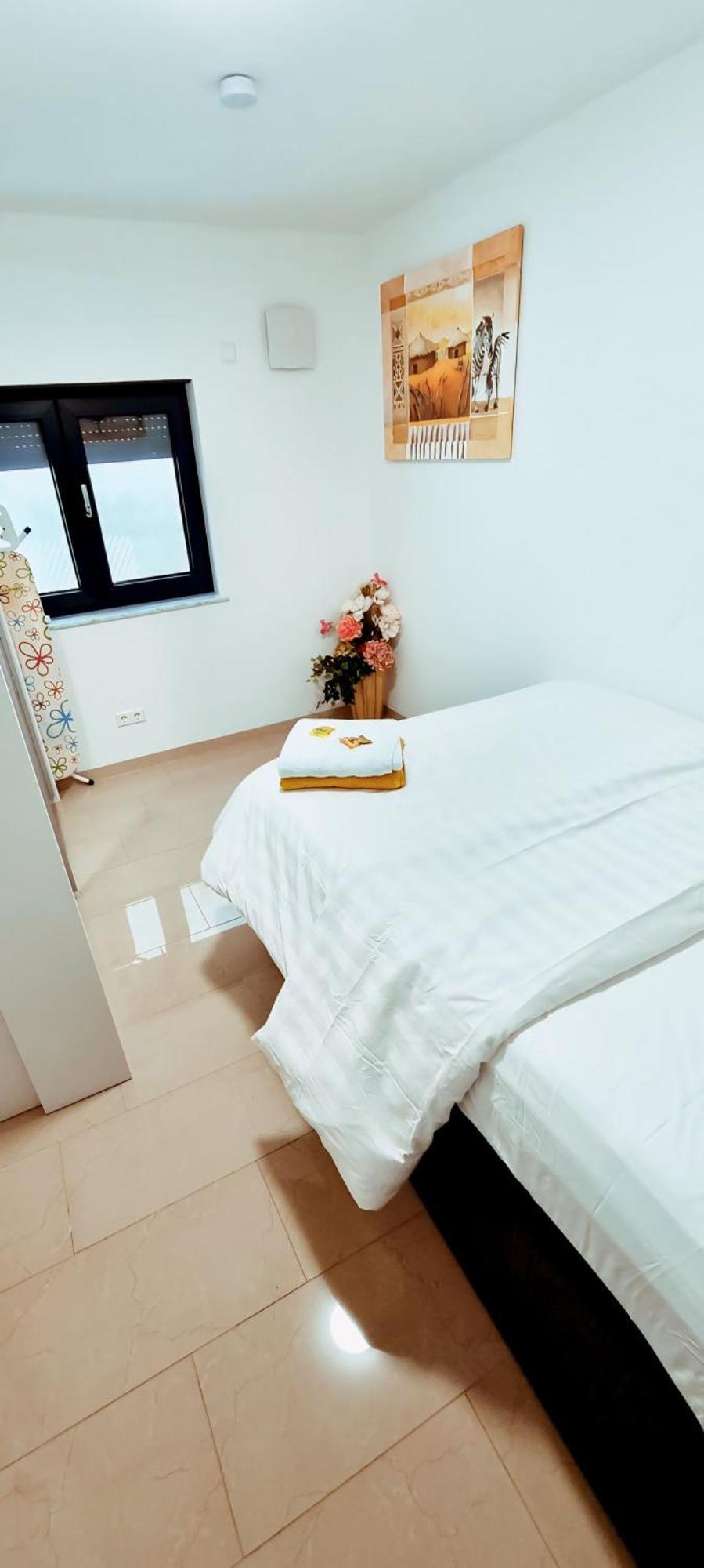 Einliegerwohnung Neu In Vaihingen Enz Horrheim Екстериор снимка