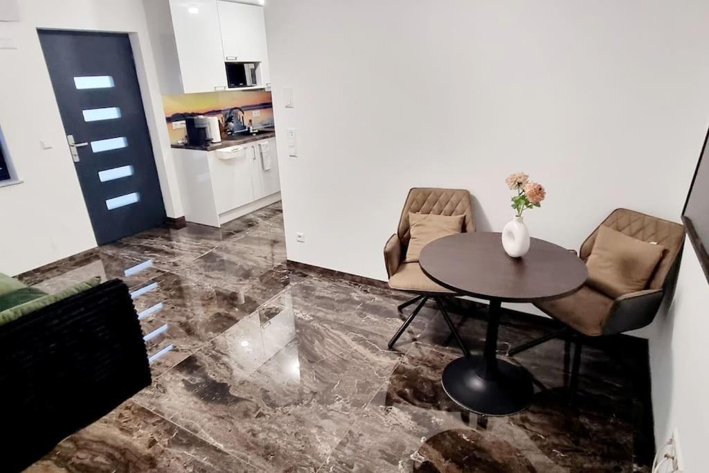Einliegerwohnung Neu In Vaihingen Enz Horrheim Екстериор снимка